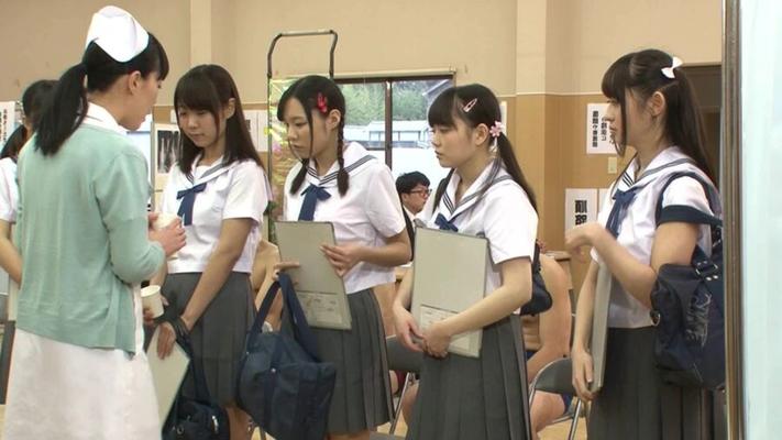 JAV - Examen médical d'une écolière japonaise (censuré)