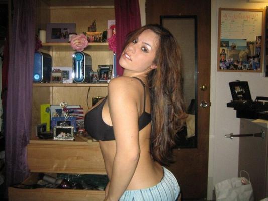 Épaisse salope d'université mexicaine avec d'énormes seins et un gros cul