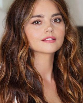 美しいジェナ・コールマン
