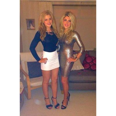 Britische Flittchen provoziert Teenager und MILFs