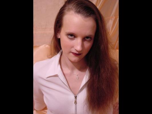 UK Cumslut Rachel pose en solo