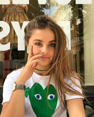 Mademoiselle Française 17