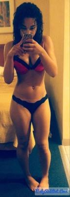Sexy Teen Escort mit dickem Hintern