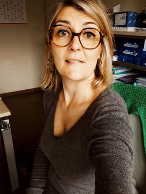 フランスのウェブふしだらな女が露出
