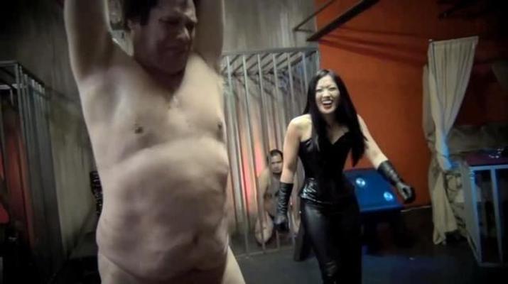 Asia Mistress (femdom, fouet cruel, femdom extrême)