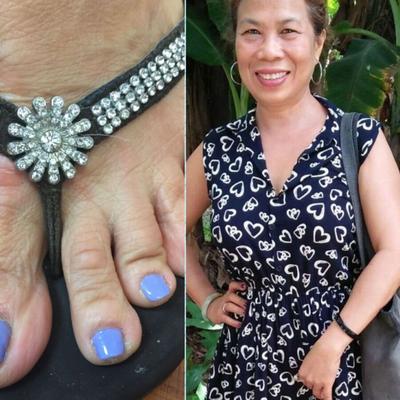 Liste de souhaits de footjob de beauté asiatique mature
