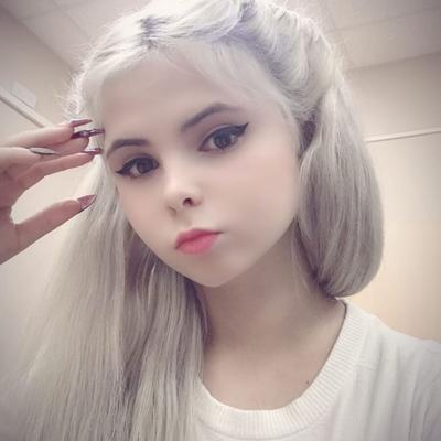 アリーナ・D・ヨ、ハッキングされて暴露