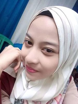 Hairy hijabi malay teen bored with her camera