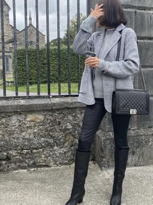 MILF Bottes et Cuir Vol.