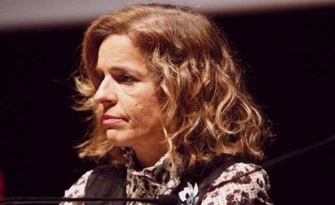 ANA B. MÉRITE UNE HUMILIATION PUBLIQUE (JUMPER SUR SON VISAGE, S'IL VOUS PLAIT !)