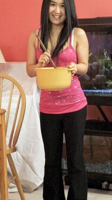 L'Américaine coréenne Lucy est dans la cuisine