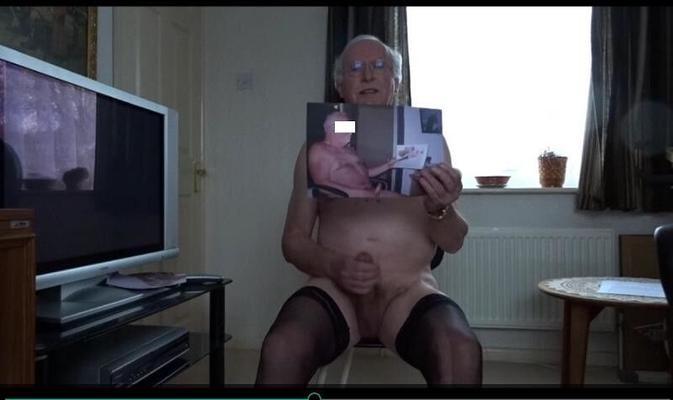 Sissy John expose sa salope pour le plaisir