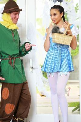 Ariana Marie : Halloween Branchement