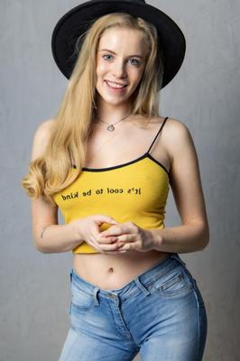 .....,,.....LARA,,.HOT NN PHOTOSHOOT