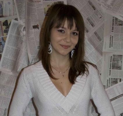 Idem la gentille fille brune
