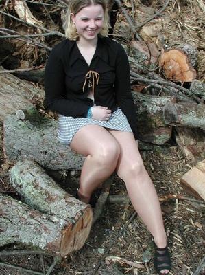 Katrin german teen in Pantyhose (Holz)