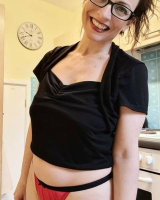 UK MILFY PUTAIN