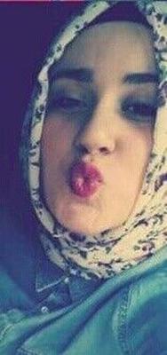 i love this natural hijab babe she is soo tight...ment pls