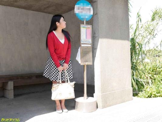 バスで虐待を受ける愛美 (日本)