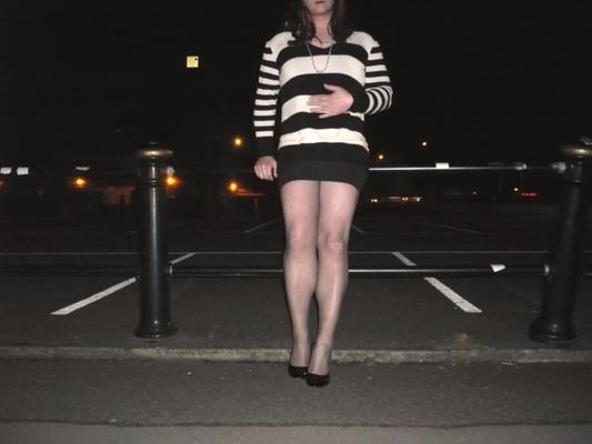黒パンストとセクシーなスベスベ美脚、うーん！