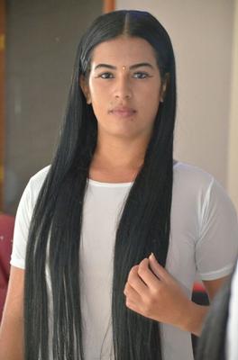 Mulher Mamão de DIA Bruna Carioca de NOITE