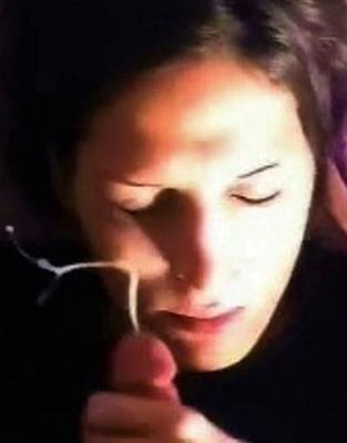 Cumslut gourmande a fait exposer son visage