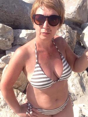 Alina, une MILF blonde roumaine