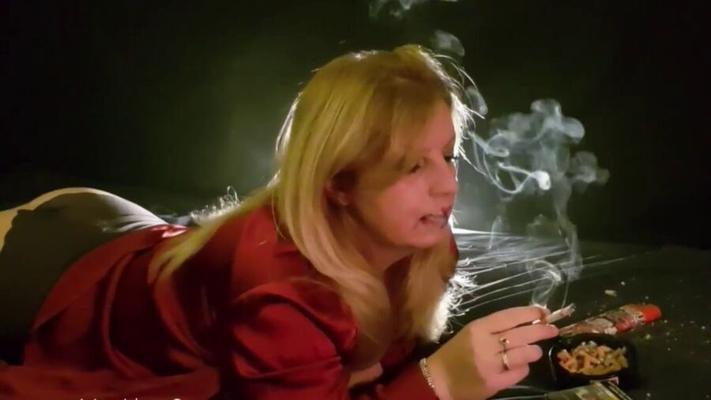 Female smokers craving nicotine