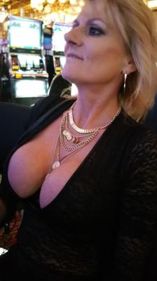 Ma femme s'exhibe au casino