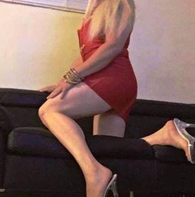 パパを探しているカイル・トゥ・カイリーのセクシーCD