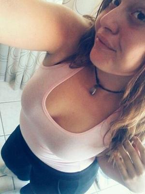 Garota gordinha de biquíni