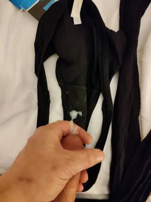 Jouer avec des culottes usagées