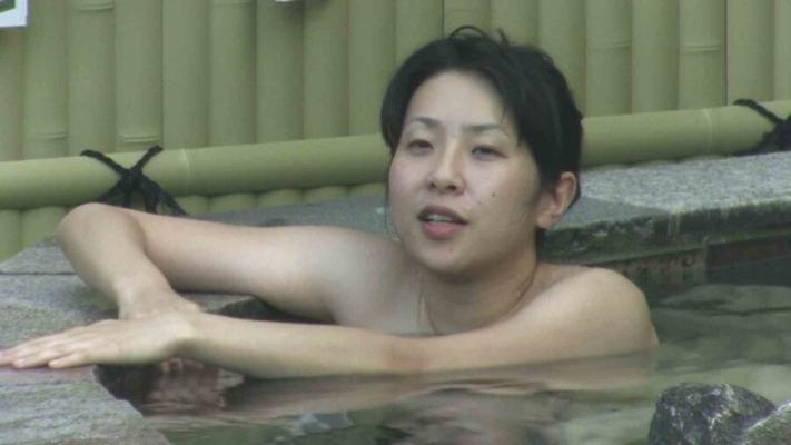 Arbusto enorme en un onsen japonés - Casa de baños