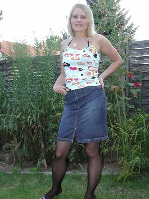 Marta, une adolescente allemande en collants (Garten)