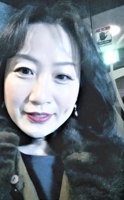 大きなお尻の成熟した韓国人叔母ジヘの汚れたパンティーを劣化させる