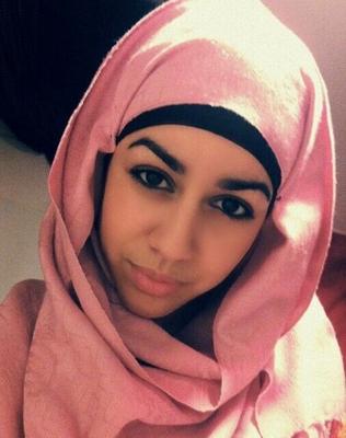 Beurette de cité en hijab
