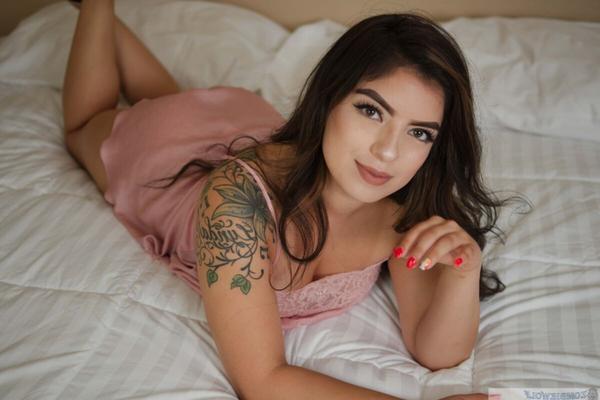 CC Exotic Latina Photoshooting