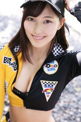 Ayaka Hara, idole du bikini mignon