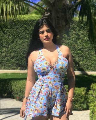 Teen salope colombienne aux seins énormes