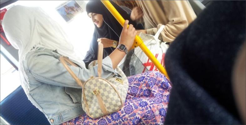 HORNY HJIAB MAROC SLUT APRÈS LA PRIÈRE DU VENDREDI - Düsseldorf Allemagne