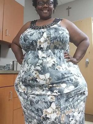 GILF con caderas anchas (culona hermosa)