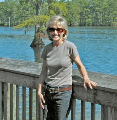 テキサスのアメリカ人熟女クリスは素晴らしい脚とおっぱいを持っています