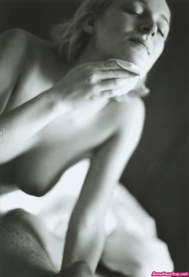 Superheiße blonde nackte Vintage-Fotosession