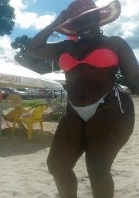 Chubby beach babe