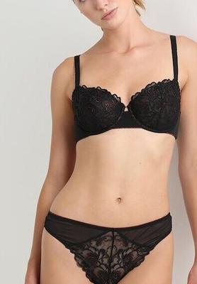 Soutien-gorge et culotte noir