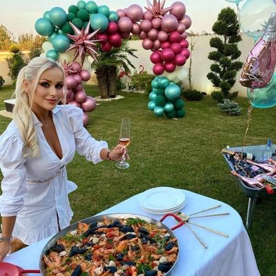MILF roumaine Bimbo Salope Daiana F