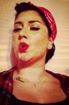 tu veux baiser ces lèvres, gros seins ou connard