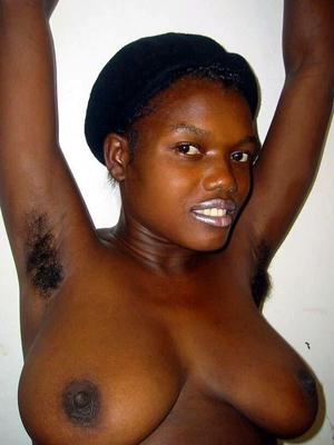 Chatte poilue inconnue de RICOSWORLD