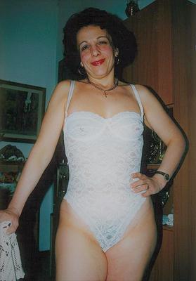 ITALIAN SLUT WIFE DANIELA
