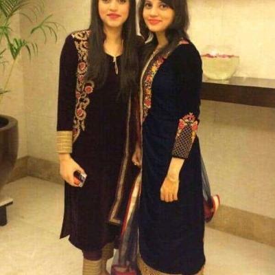 Une ado indienne chaude desi exhibe ses jolis seins